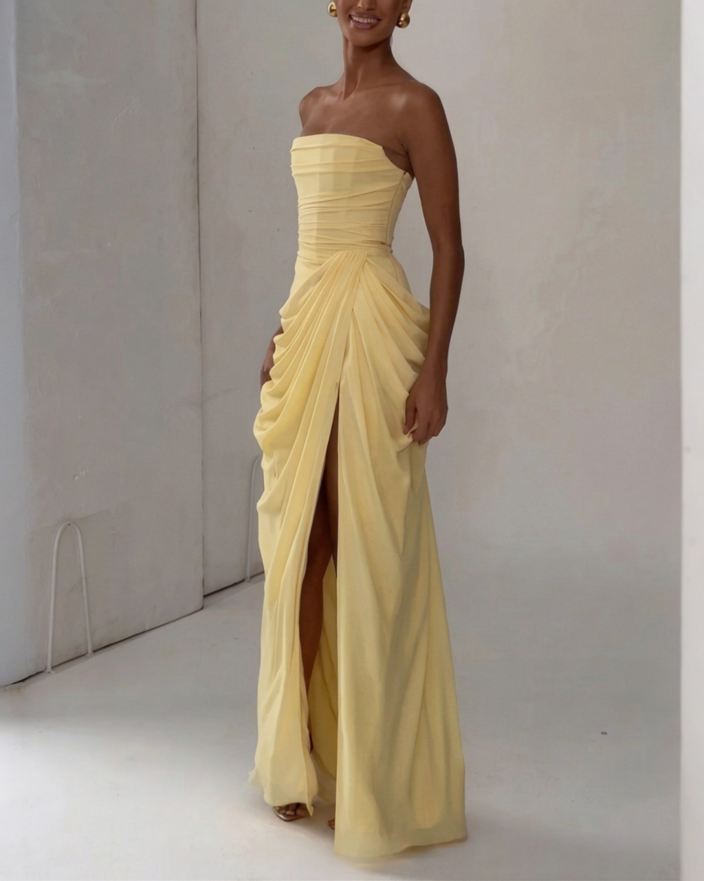 TAMAR™ | VESTIDO LARGO STRAPLESS CON ABERTURA LATERAL